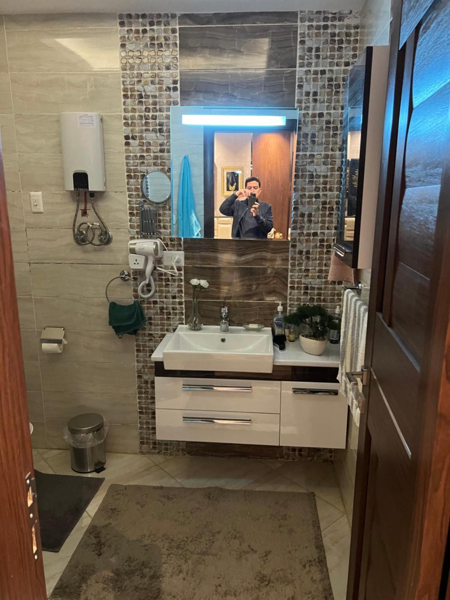 شقه مفروشه فاخره بالقاهره الجديده Apartment New Cairo Bagian luar foto